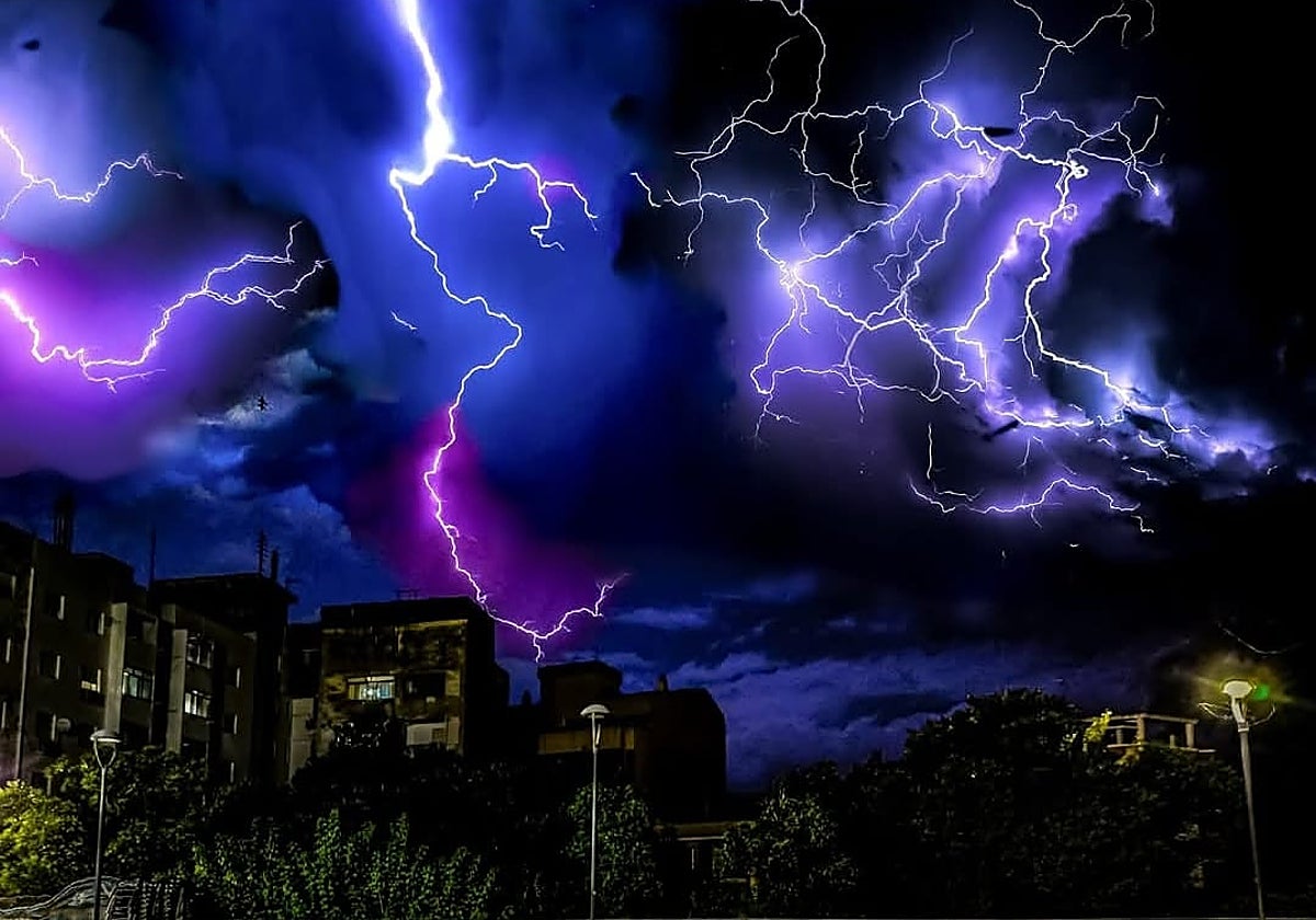 La tormenta eléctrica del jueves 28 por la noche captada desde Chiva.