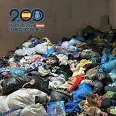 Sustraen más de 300 toneladas de ropa usada tras hacerse pasar por miembros de una fundación