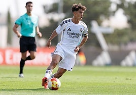 Manuel Ángel, durante un partido contra el Real Madrid Castilla.