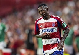 Martin Hongla, durante un partido del Granada la temporada pasada.