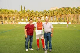 Iván Navarro junto al alcalde Francisco Ricau y el edil de Turís, Ismael Corell.