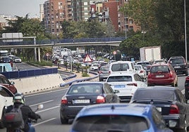 Atascos en las entradas y salidas de Valencia, en una imagen de archivo.