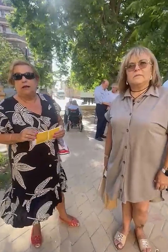 Montse Parra (i) y Ángeles Aguilera.