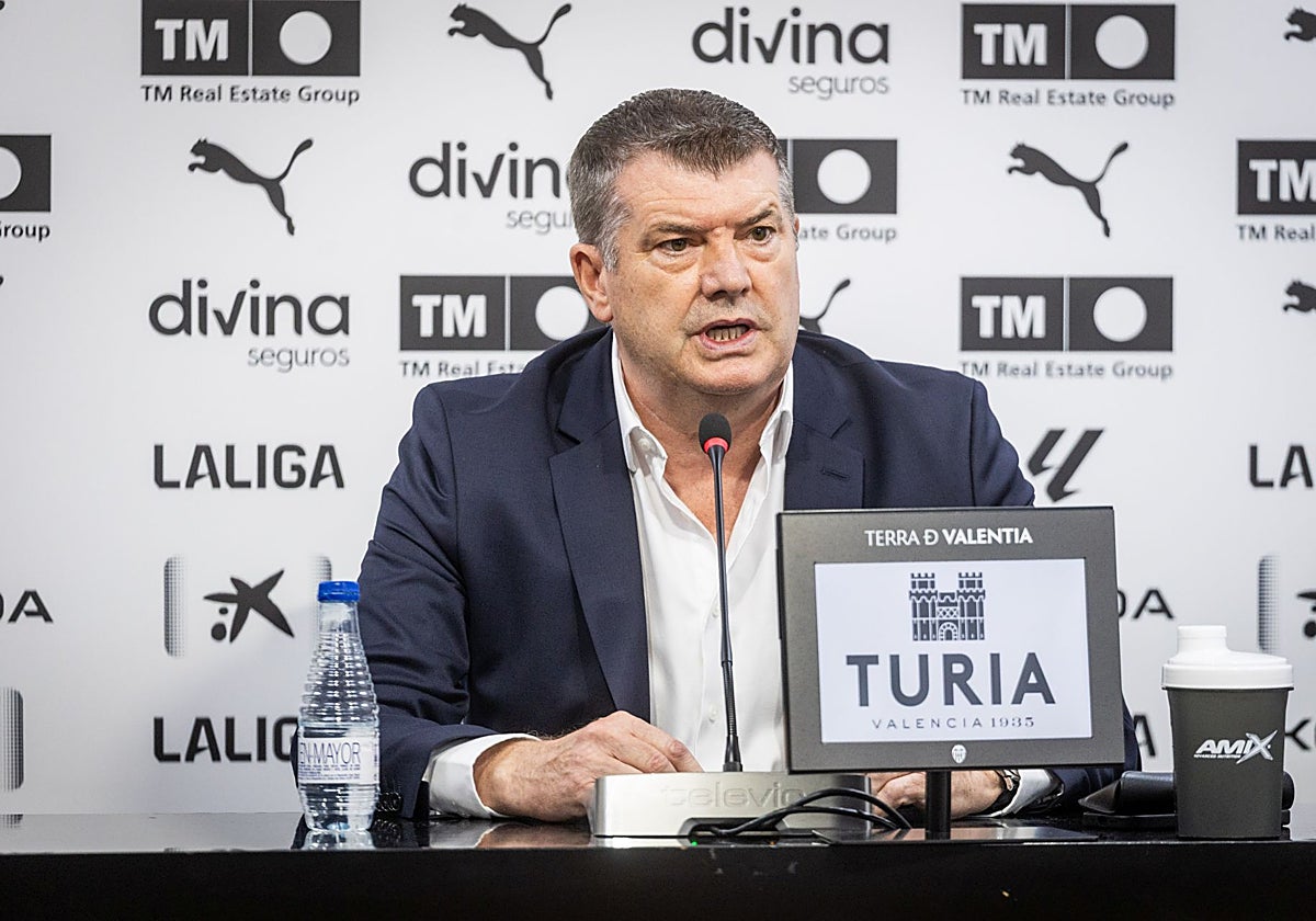 Ron Gpurlay, en una rueda de prensa.