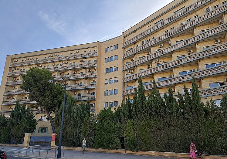 Fachada del edificio de Escuela de Enfermería.