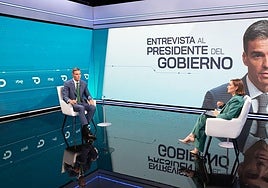 Pepa Bueno entrevista a Pedro Sánchez en La 1 de TVE.