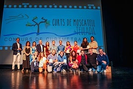 Los ganadores y el homenajeado junto a las autoridades.