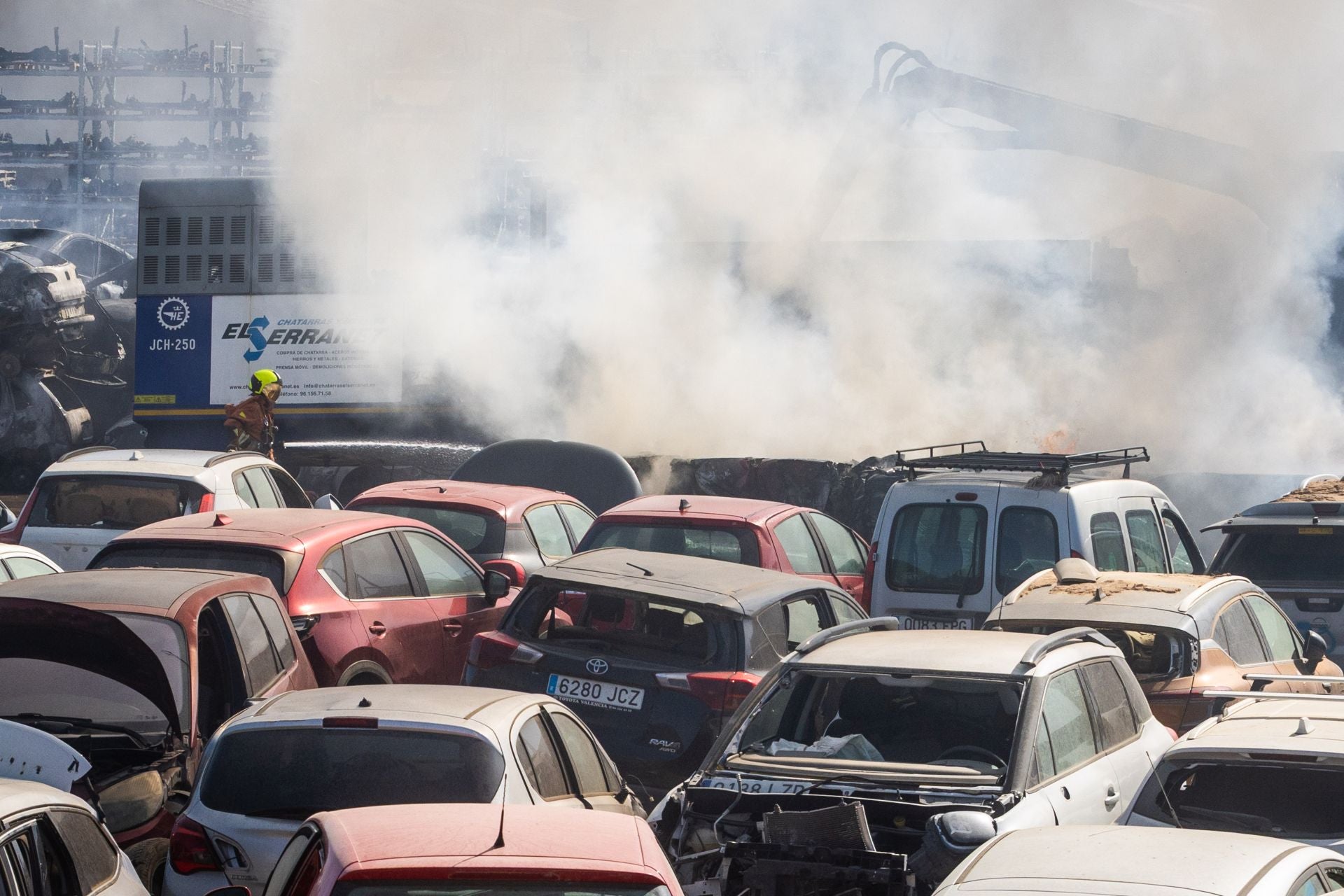 Incendio en un desguace de Quart de Poblet