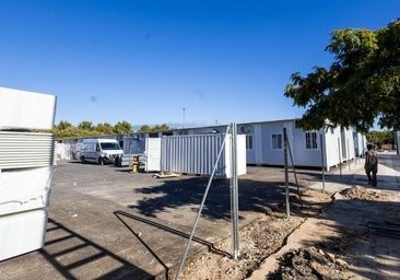 Espacios sin asfaltar, patios pendientes y aulas diáfanas en los colegios de la zona cero a cuatro días del arranque