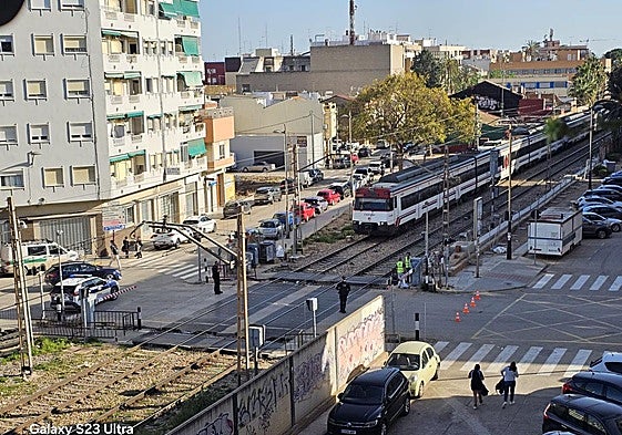 Paso a nivel en Alfafar durante un anterior incidente.