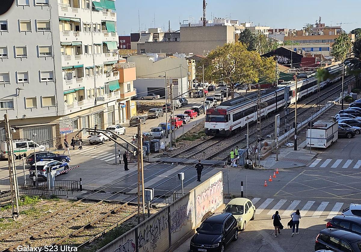 Paso a nivel en Alfafar durante un anterior incidente.