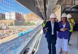 El conseller de Educación, José Antonio Rovira, y la alcaldesa de Valencia, María José Catalá en la visita al centro CEIP 106 de Malilla.