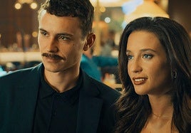 Aron Piper junto a María Pedraza