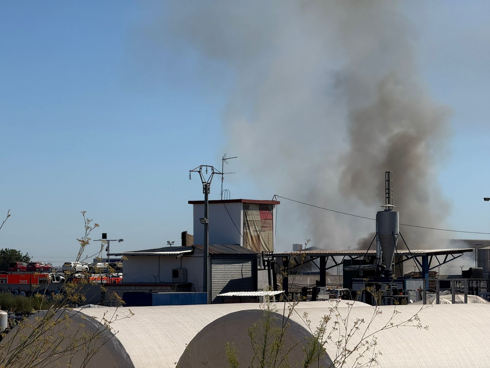 Incendio en un desguace de Quart de Poblet