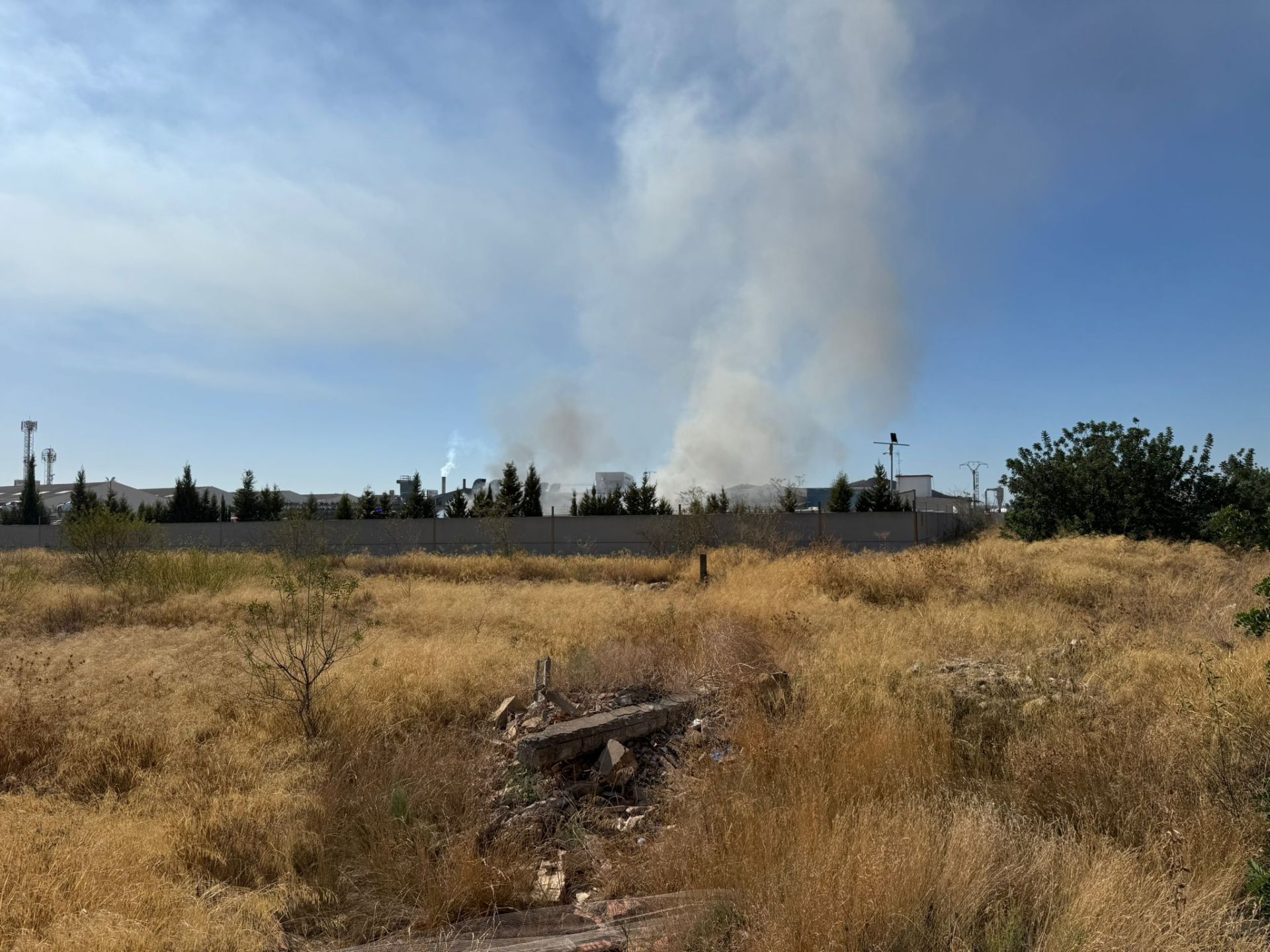Incendio en un desguace de Quart de Poblet