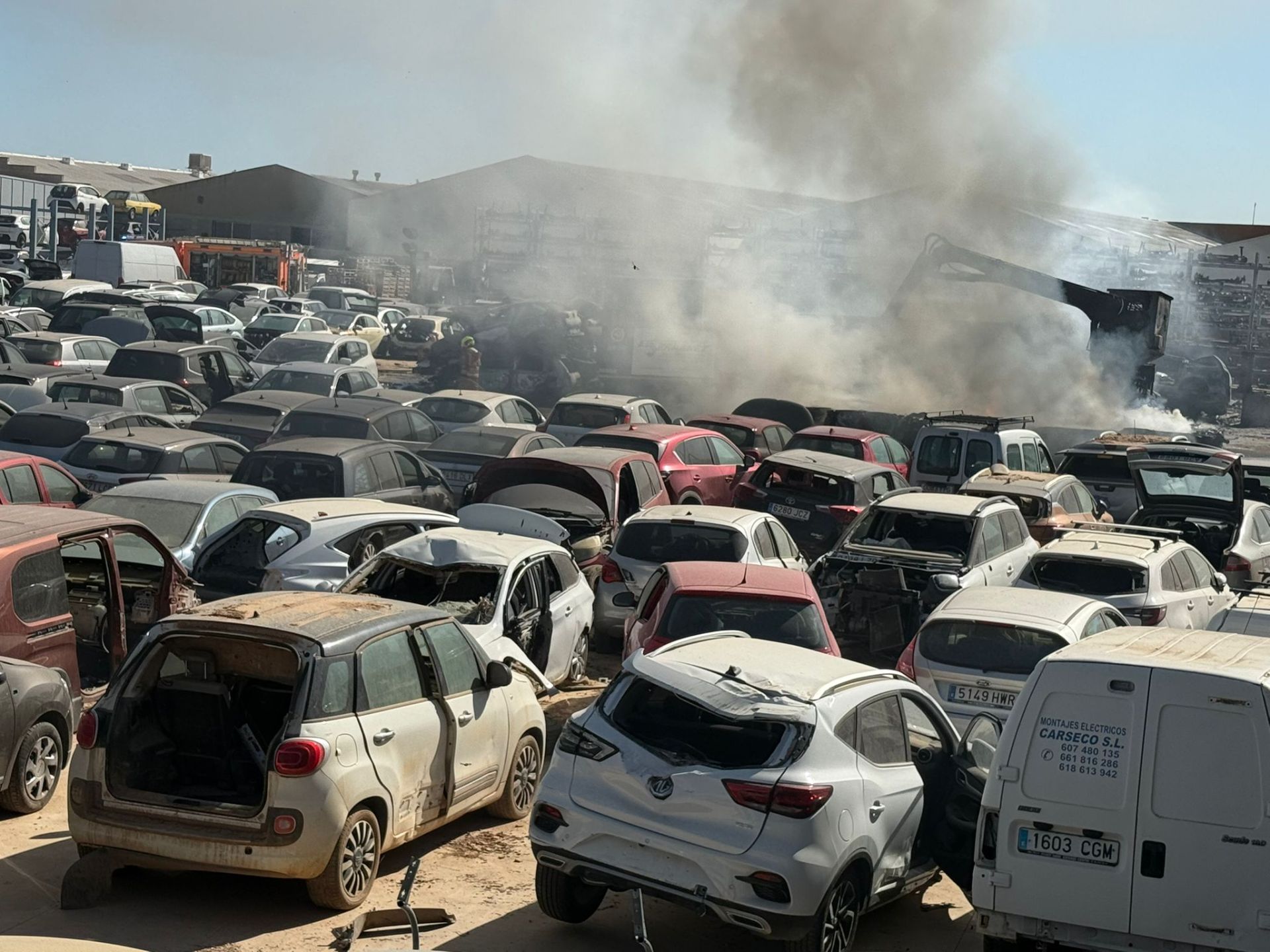 Incendio en un desguace de Quart de Poblet