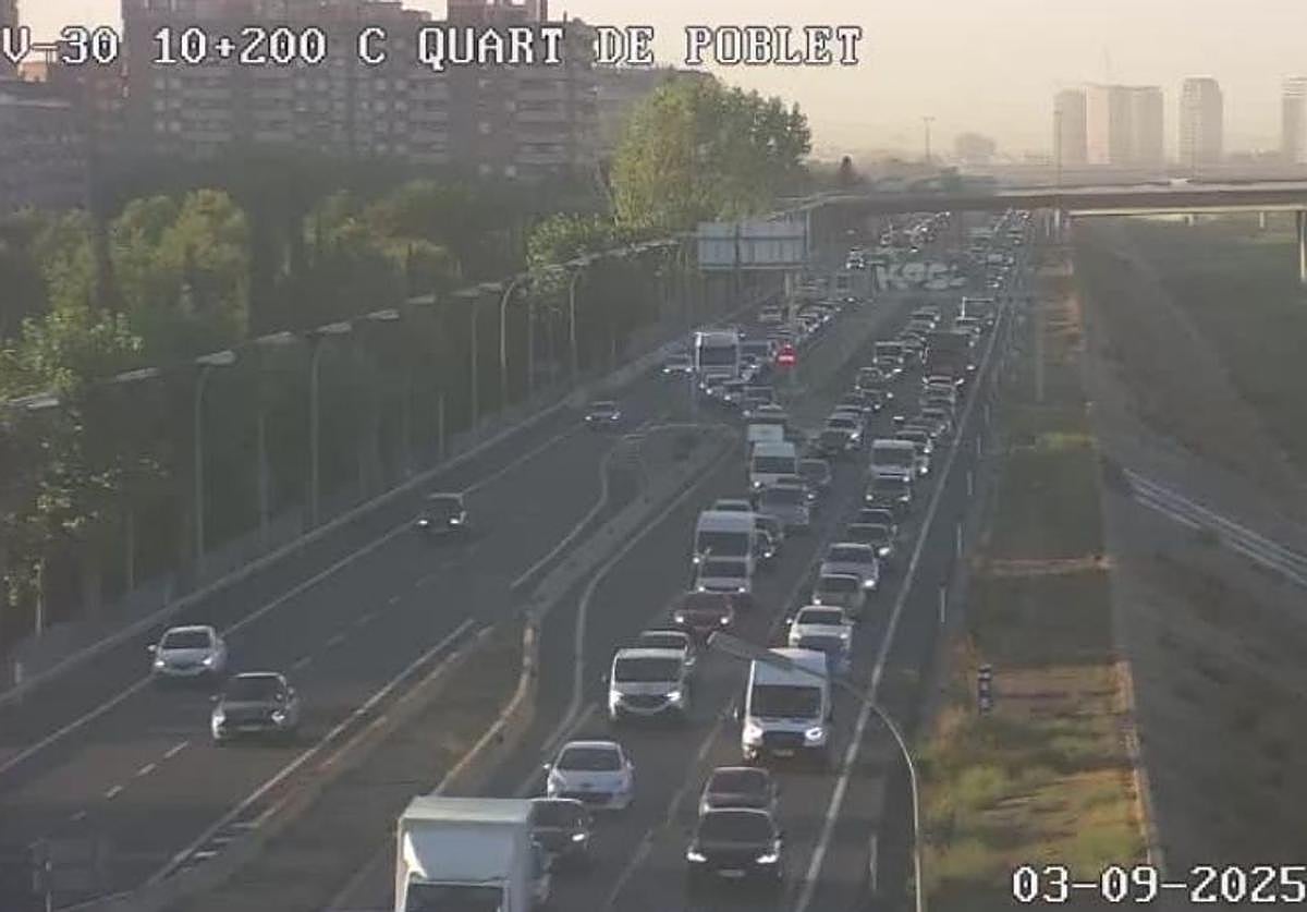 Atascos en la V-30 este miércoles, 3 de septiembre.