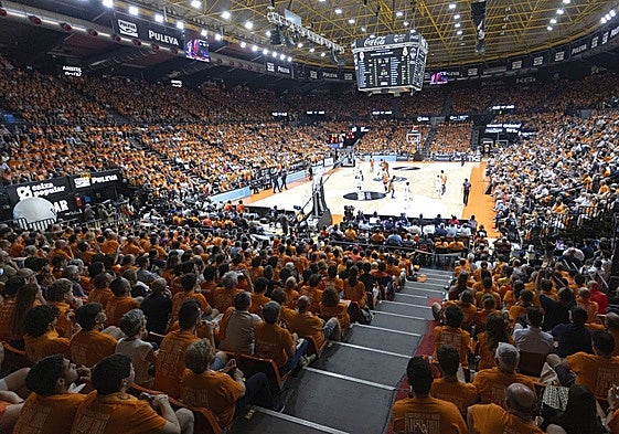 La grada de la Fonteta, durante su último partido.