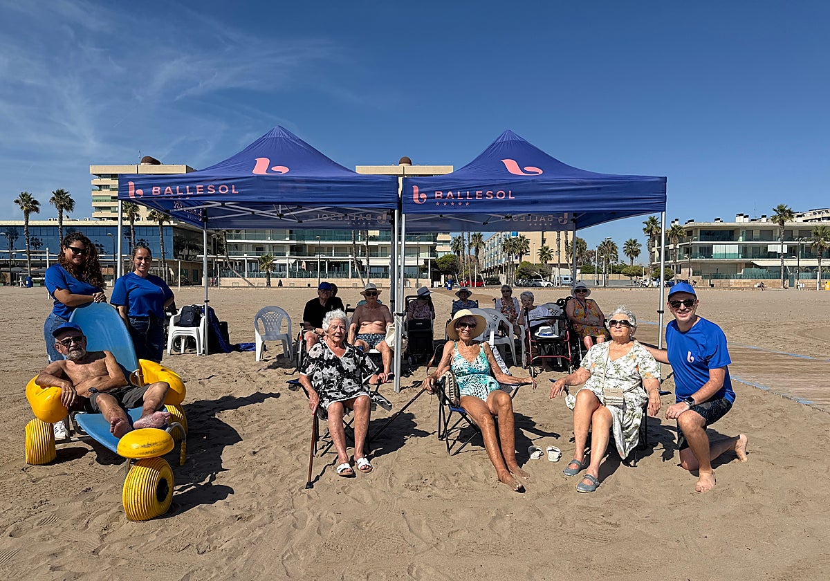 Residentes y parte del equipo de Ballesol Patacona.