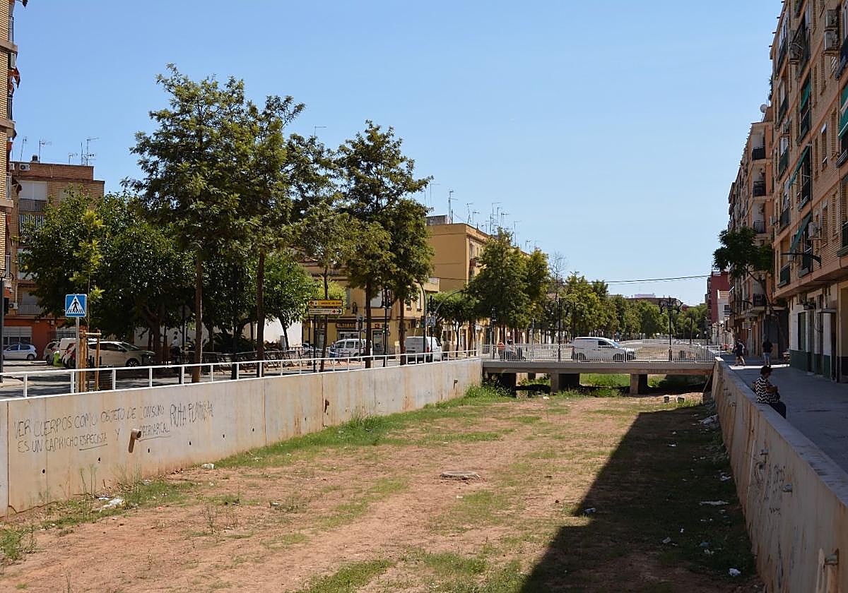Tramo urbano del barranco de la Saleta a su paso por Aldaia.