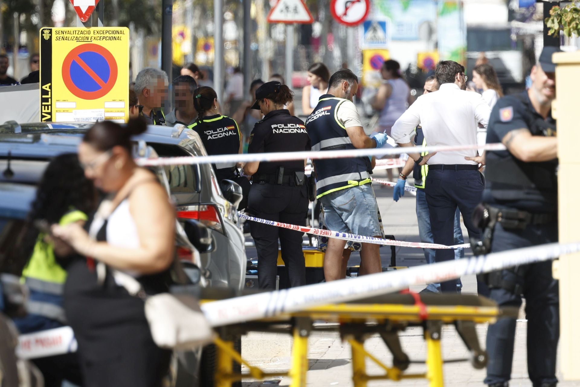 Fotos: un hombre asesina a tiros a otro en la calle y a plena luz del día en Xirivella (Valencia)