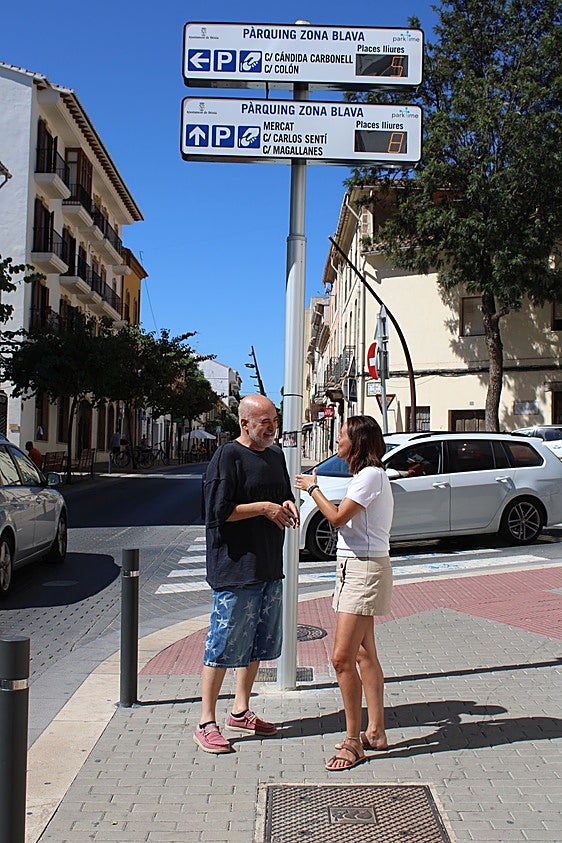 Uno de los paneles que se han instalado para informar de las plazas libres.