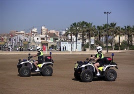 Patrullas de la Policía Local, en las playas de Valencia.