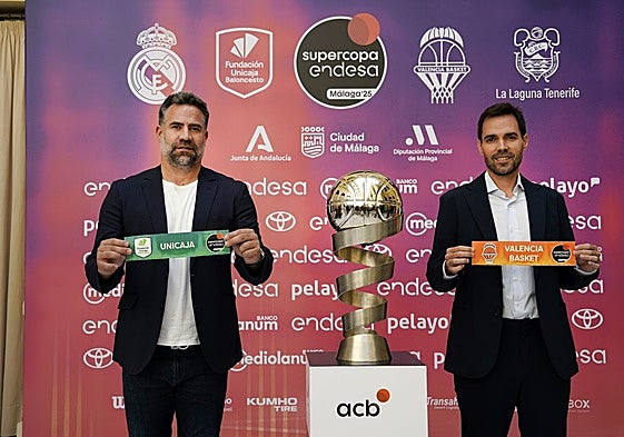 Carlos Cabezas y Enric Carbonell posan tras el sorteo.