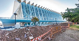 Obras de instalación del nuevo dispositivo en el jardín del Turia.