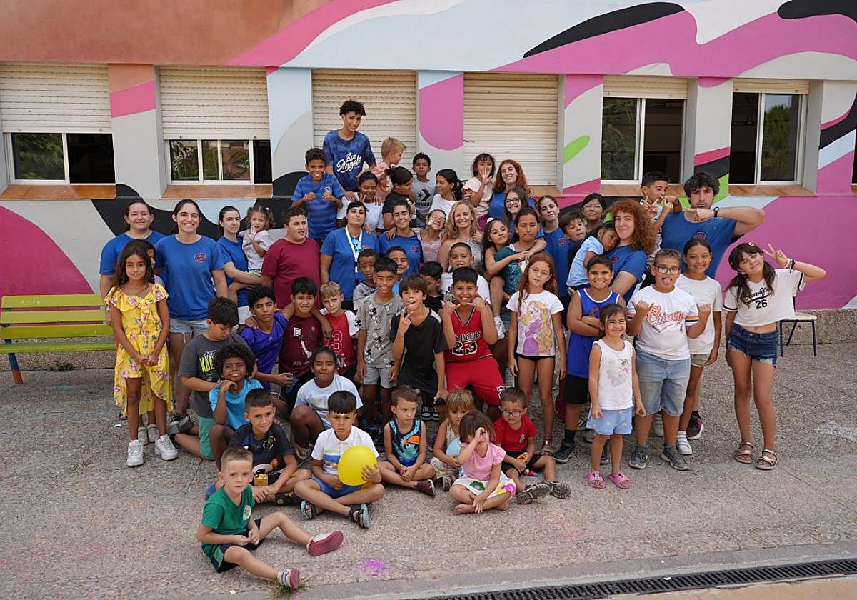 Participantes en algunas de las actividades estivales de Mislata.