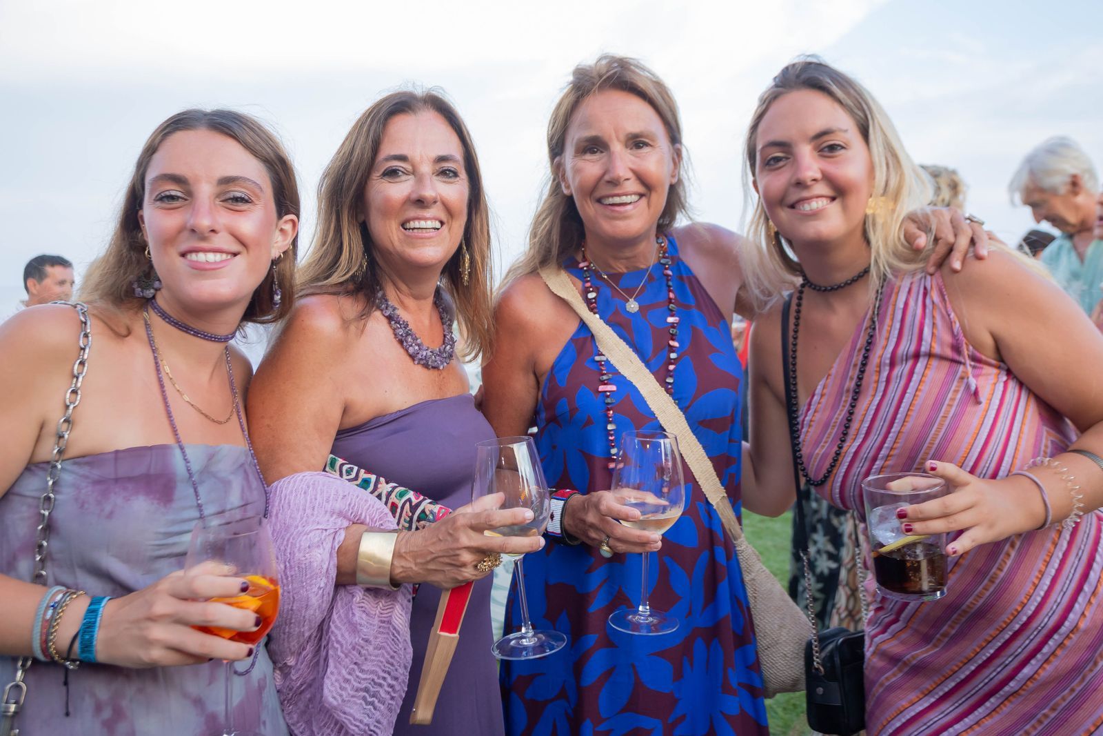 Inés López, Míriam Alegre, Teresa Comín y Míriam López.