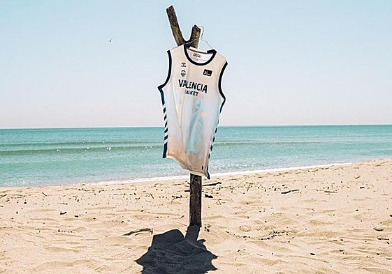 La tercera equipación del Valencia Basket para la temporada 2025-26.