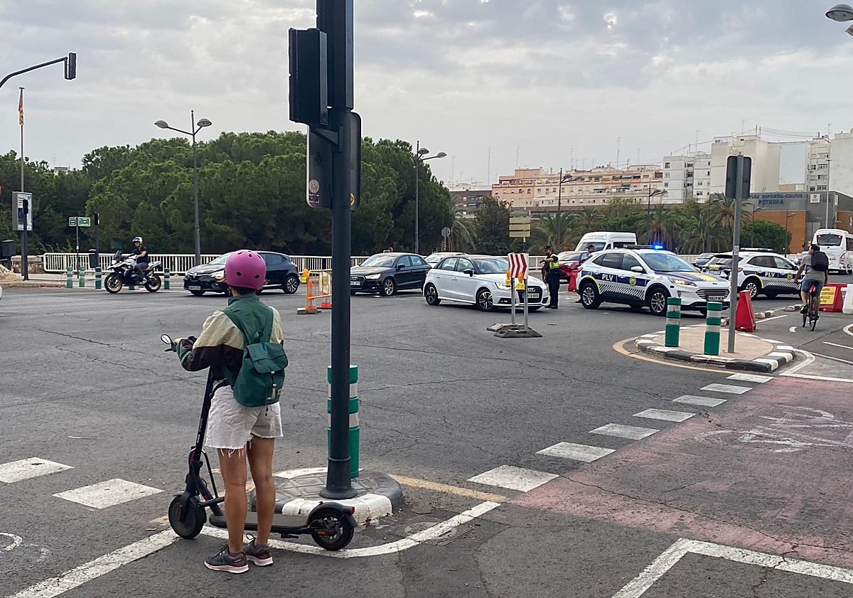 Imagen principal - Pérez Galdós con Manuel de Falla y Pérez Galdós, a la altura de Petxina.