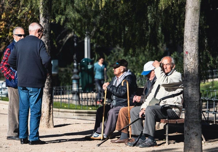 Una mujer logra una pensión de 2.071,29 euros al compatibilizar jubilación y viudedad después de que la Seguridad Social lo impidiera por ser incompatible