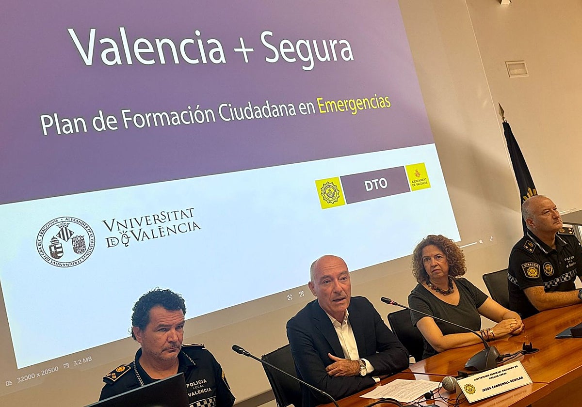 Formación policial sobre prevenciones ante emergencias y desastres naturales.