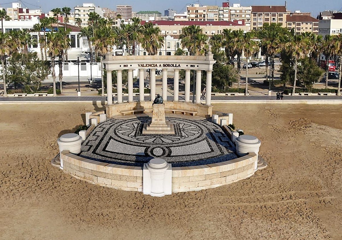 Recreación del munumento oroginal de Sorolla que estuvo hasta la riada de 1957 en la playa del Cabanyal.