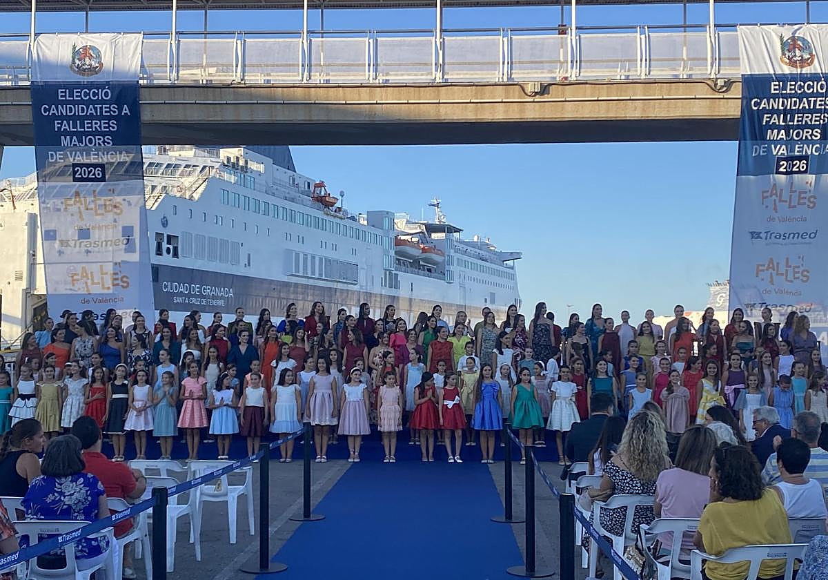 FOTOS | La presentación de las 146 aspirantes a Falleras Mayores de Valencia 2026