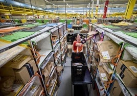Base logística de Amazon en Picassent.