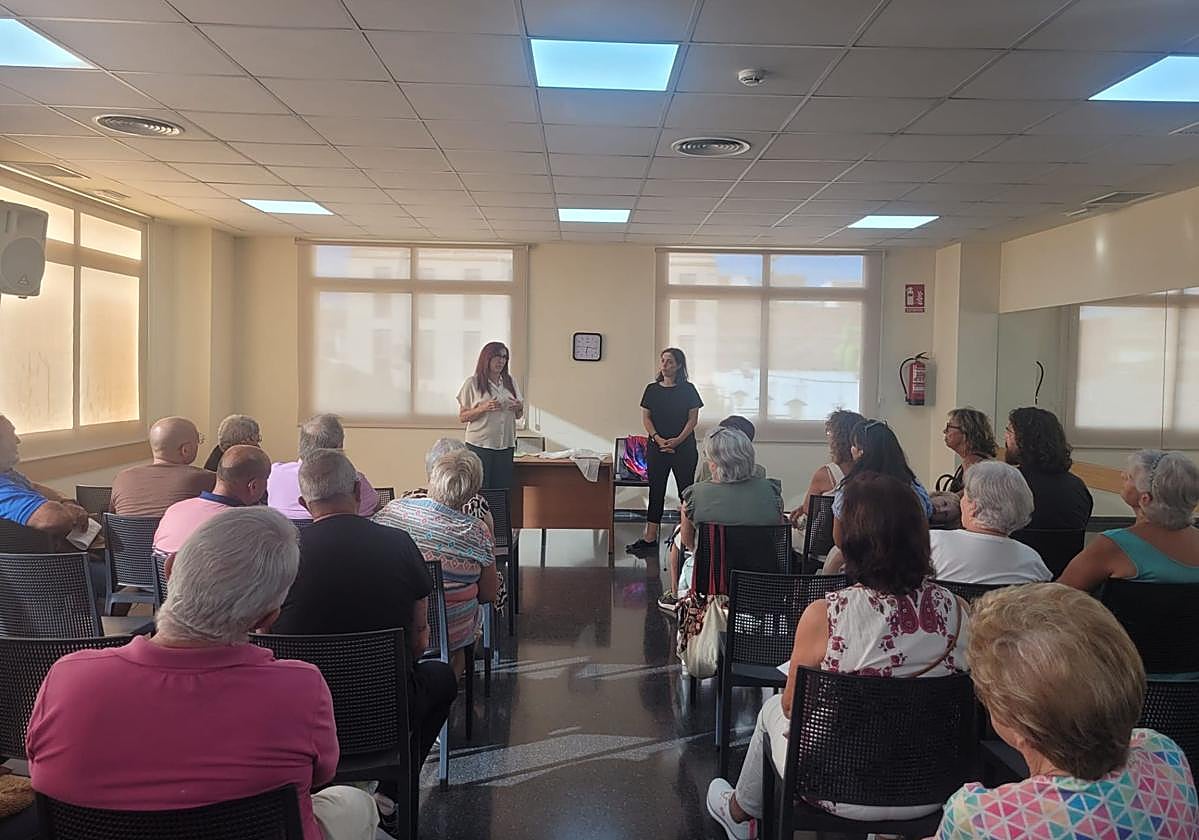 Reunión informativa para la realización del mural.