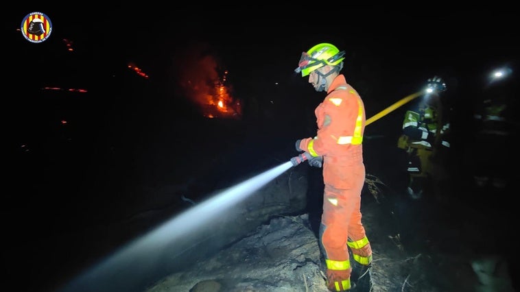 El incendio de Buñol, ya estabilizado y los desalojados ya pueden volver a sus viviendas