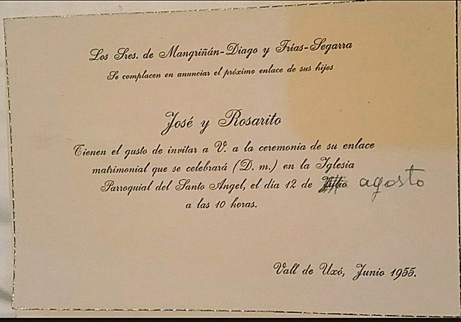 Invitación de boda con la fecha modificada.