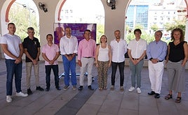 Los representantes de las distintas adminsitraciones junto al director de Nómade.