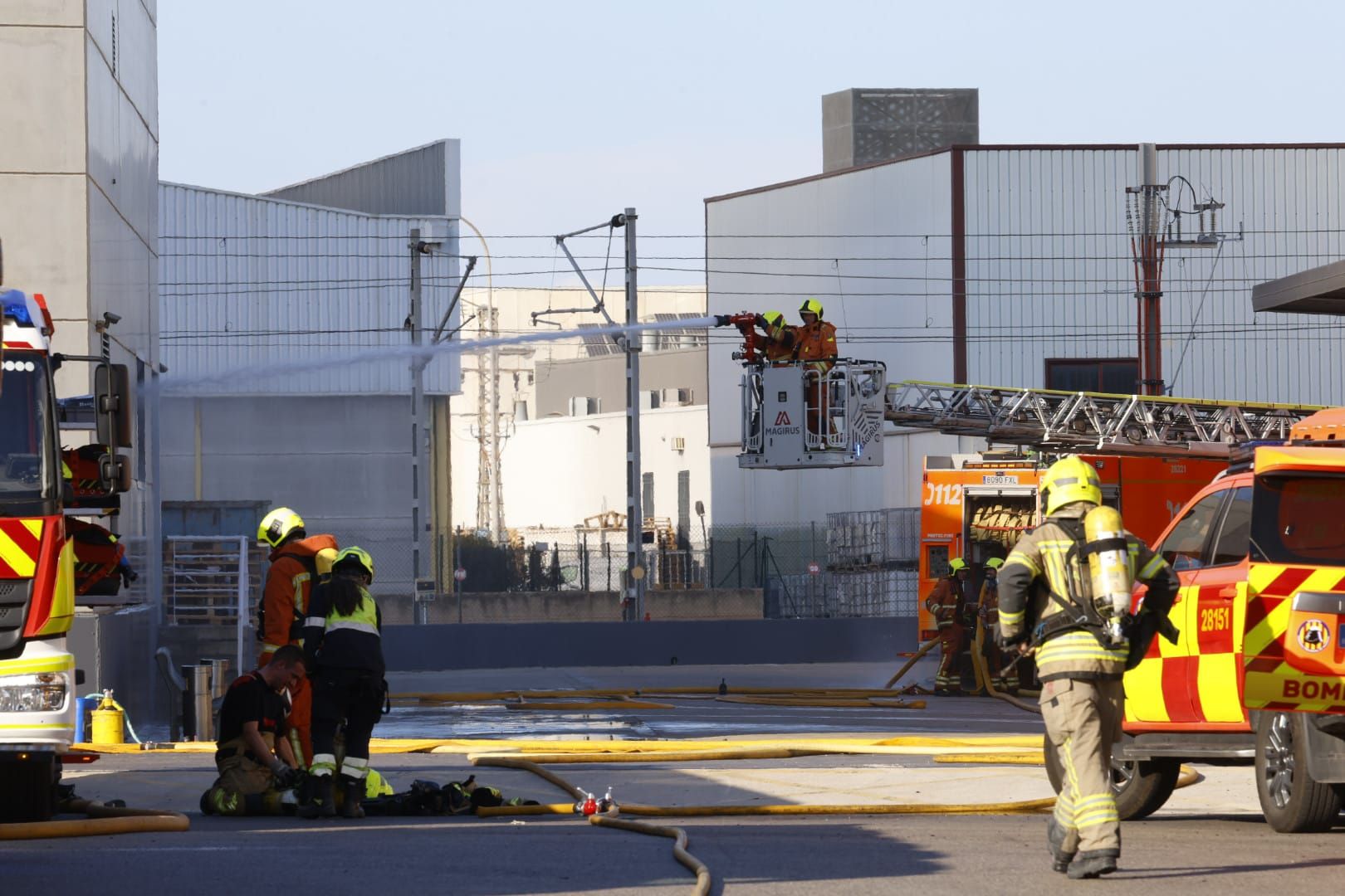 Un incendio afecta a una empresa de Albuixech