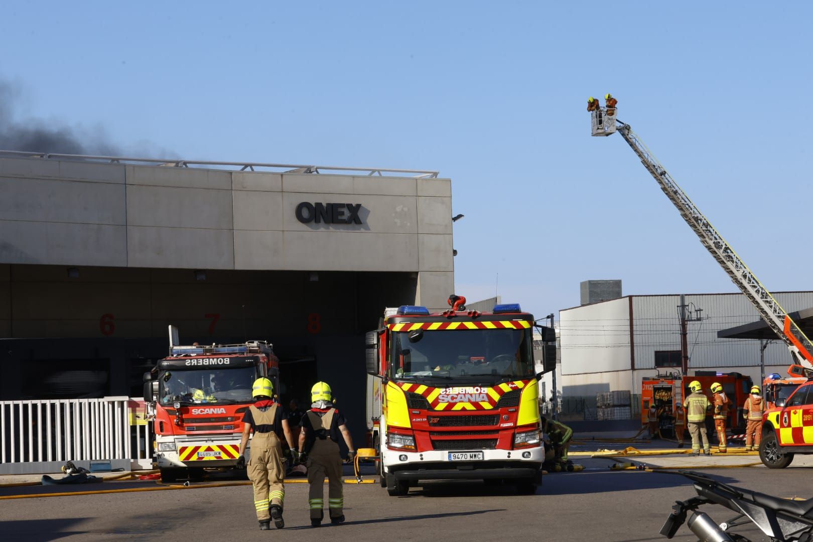 Un incendio afecta a una empresa de Albuixech