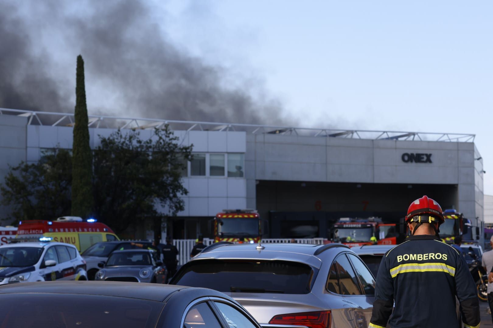 Un incendio afecta a una empresa de Albuixech