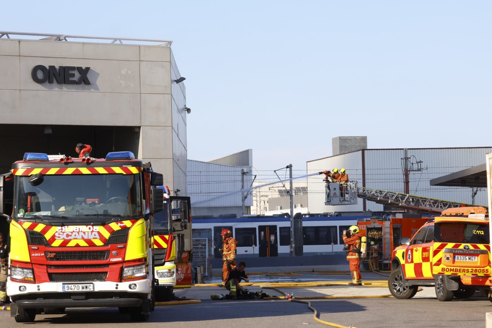 Un incendio afecta a una empresa de Albuixech