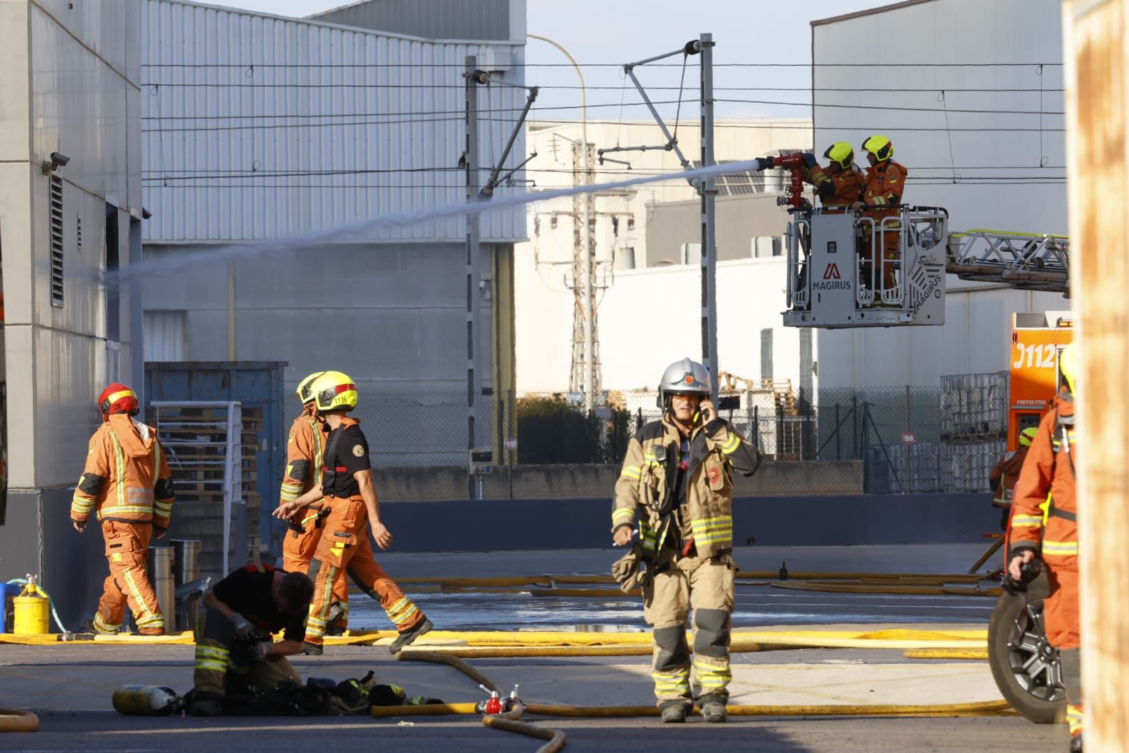 Un incendio afecta a una empresa de Albuixech