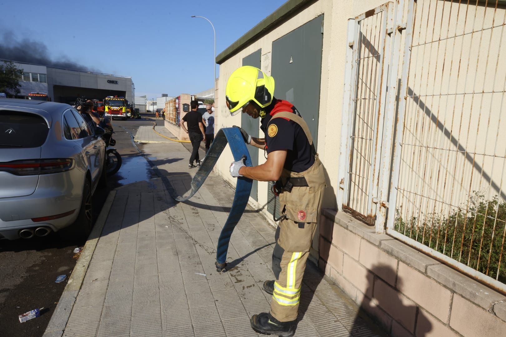 Un incendio afecta a una empresa de Albuixech