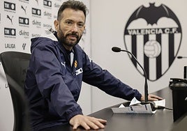 Carlos Corberán, en la sala de prensa de la Ciudad Deportiva de Paterna.