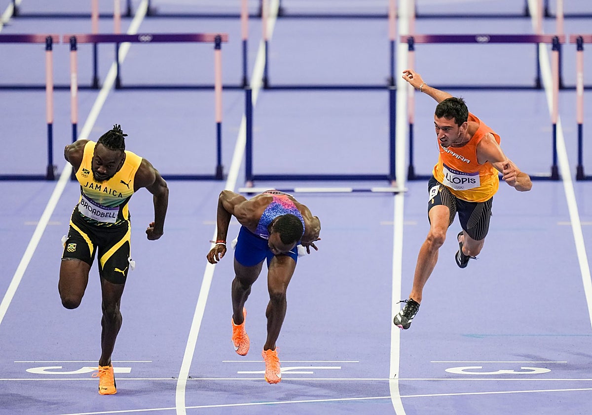 Quique Llopis, el primero desde la derecha, es una de las grandes bazas valencianas en Tokio.